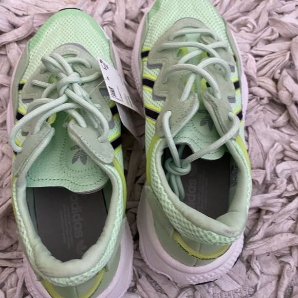 Adidas Ozweego - Picture 2 of 4